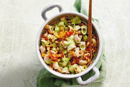 Speltpasta met broodkruim en romige prei