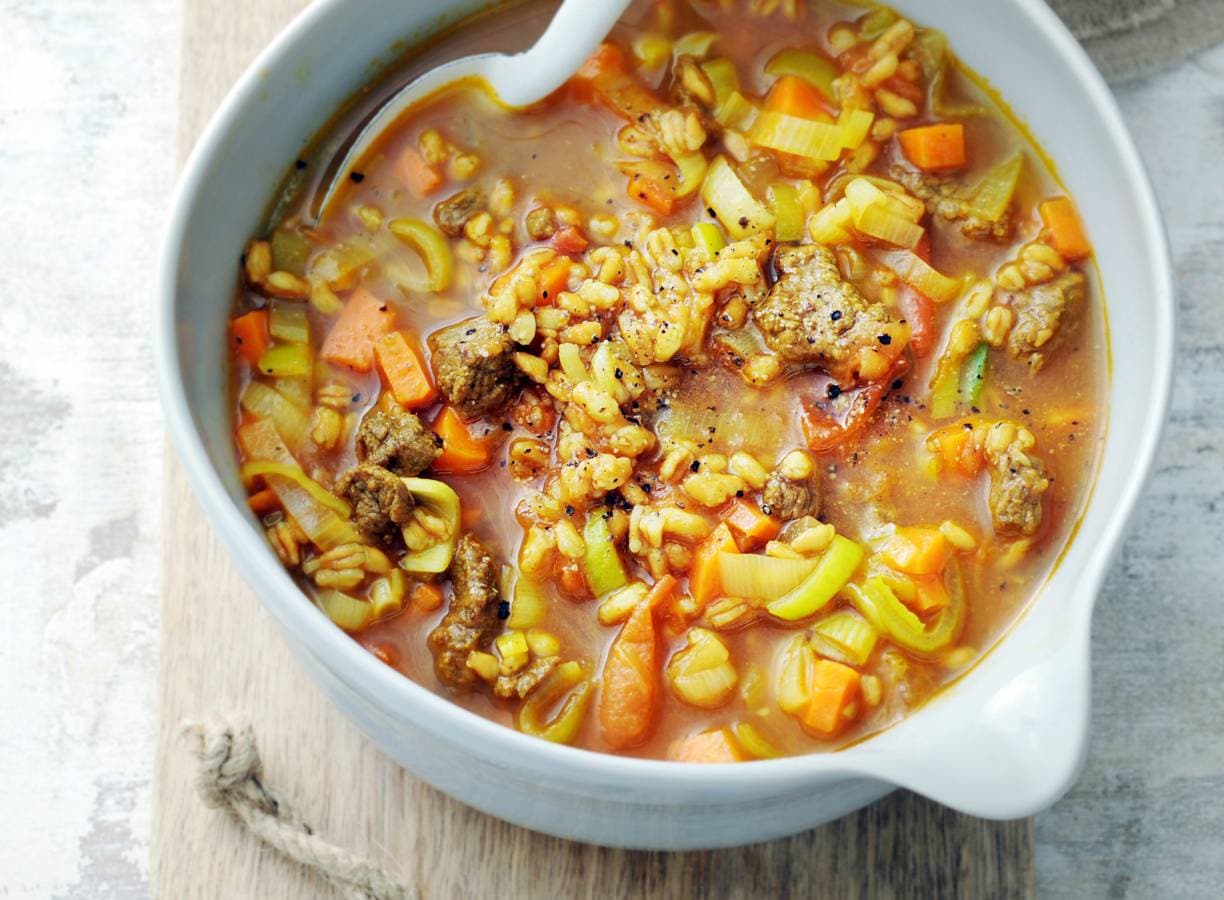Maaltijdsoep met rundvlees en farro