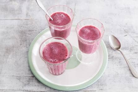 Zomerfruitsmoothie met amandelmelk