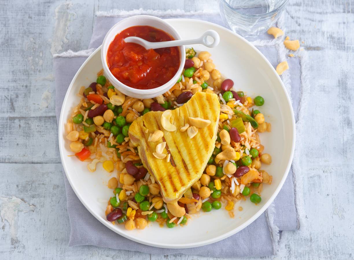 Snelle pilav met gegrilde kerrie-tonijnsteak