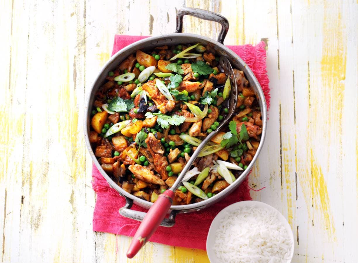 Indiase curry met kip, aardappel en aubergine