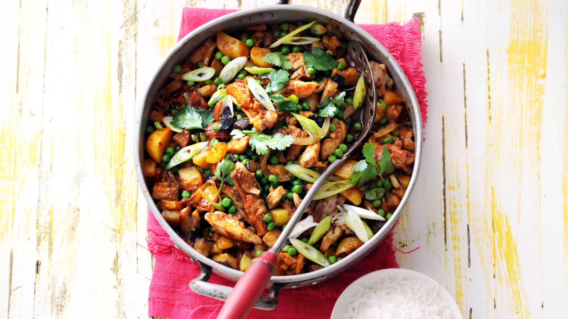 Indiase Curry Met Kip, Aardappel En Aubergine Recept - Allerhande ...