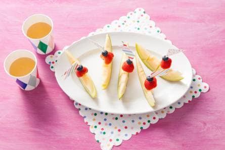 Op­per­de­pop: me­loen­boot­jes met fruit 24+ mnd