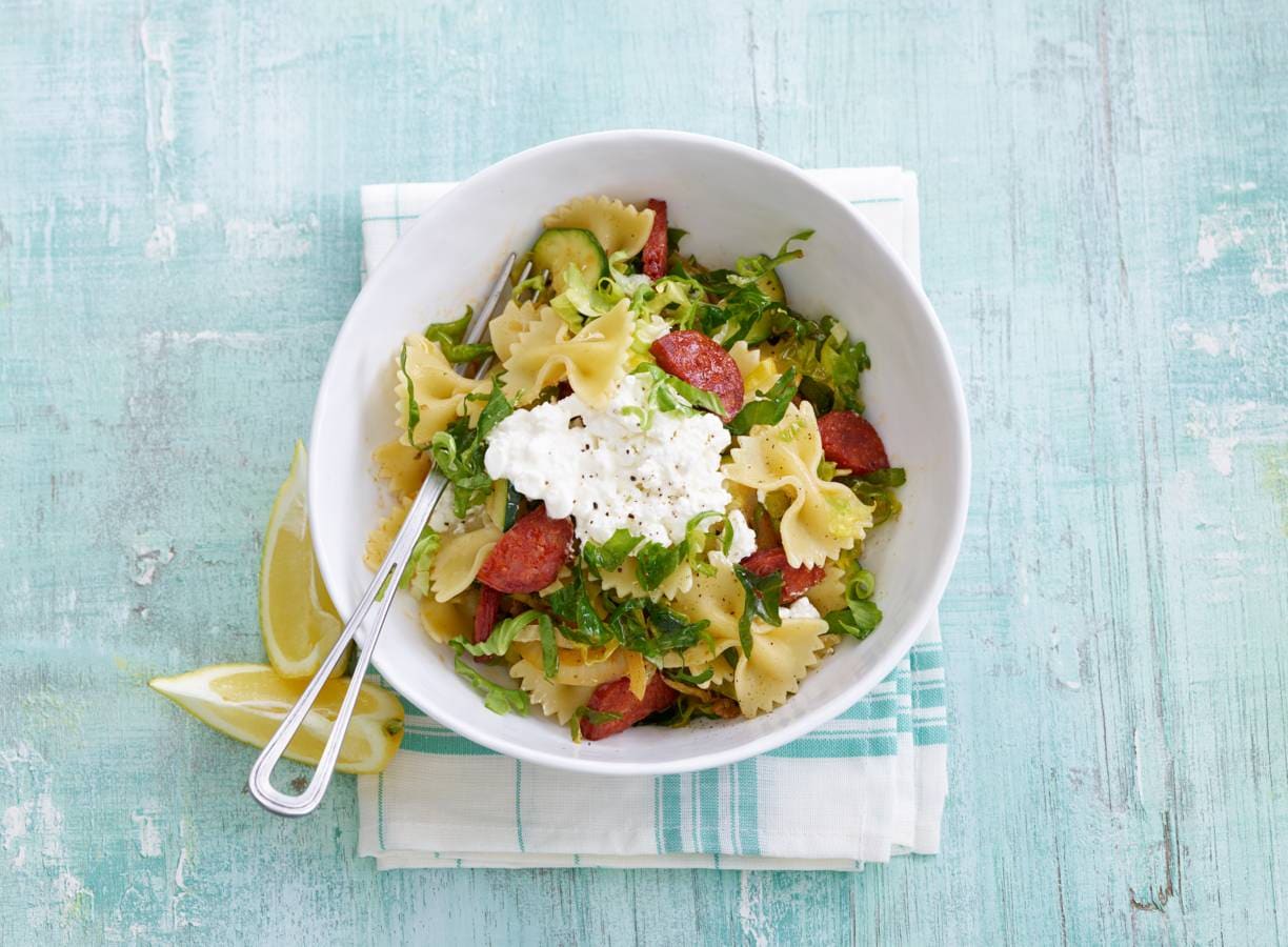 Farfalle met groenten en hüttenkäse