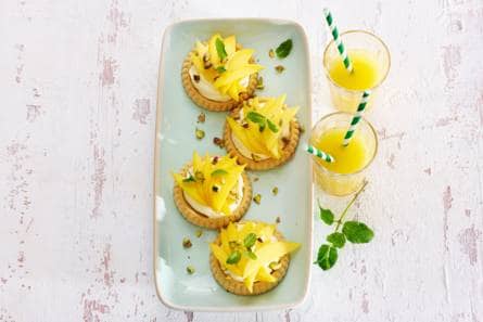 Snelle taartjes met mascarpone-lemon curd & mango