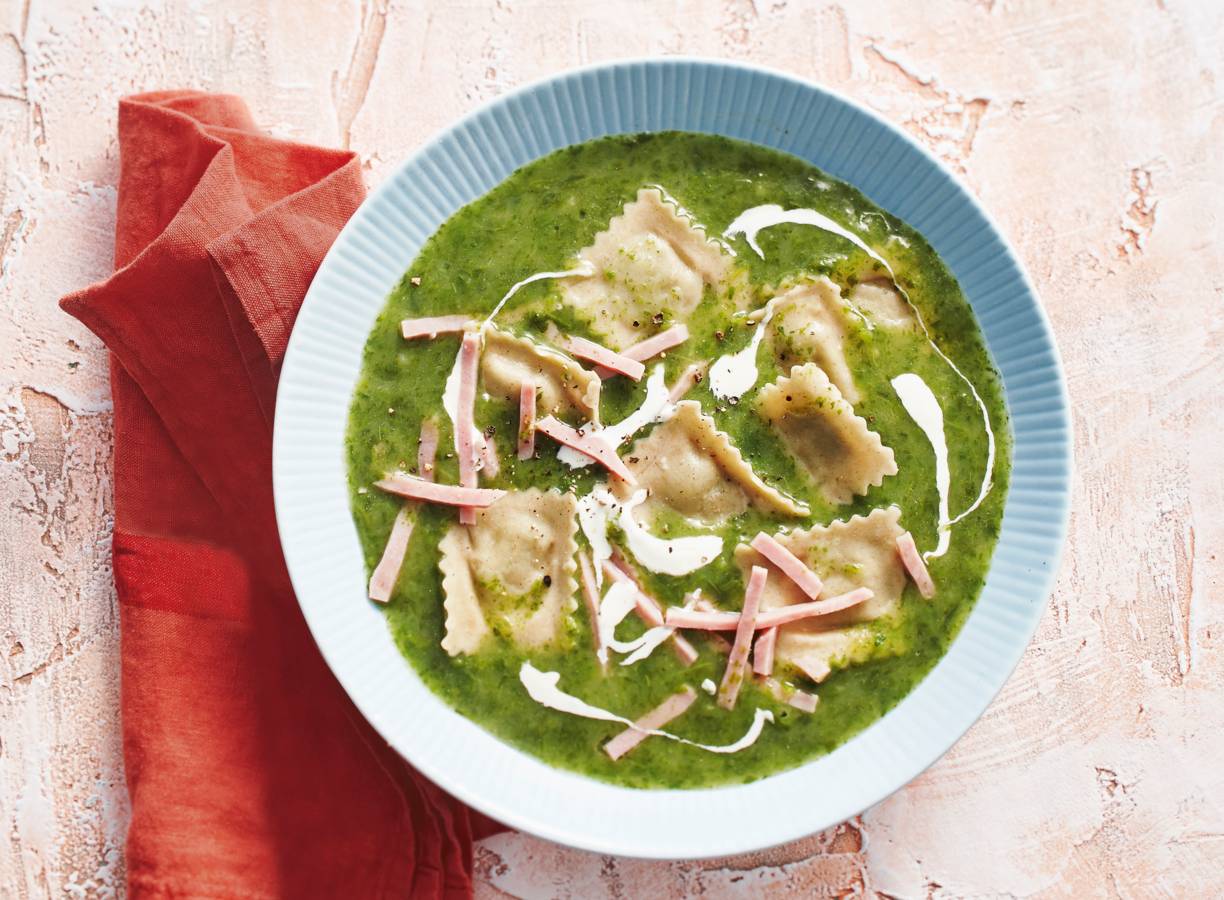 Spinaziesoep met ravioli
