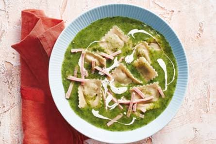 Spinaziesoep met ravioli