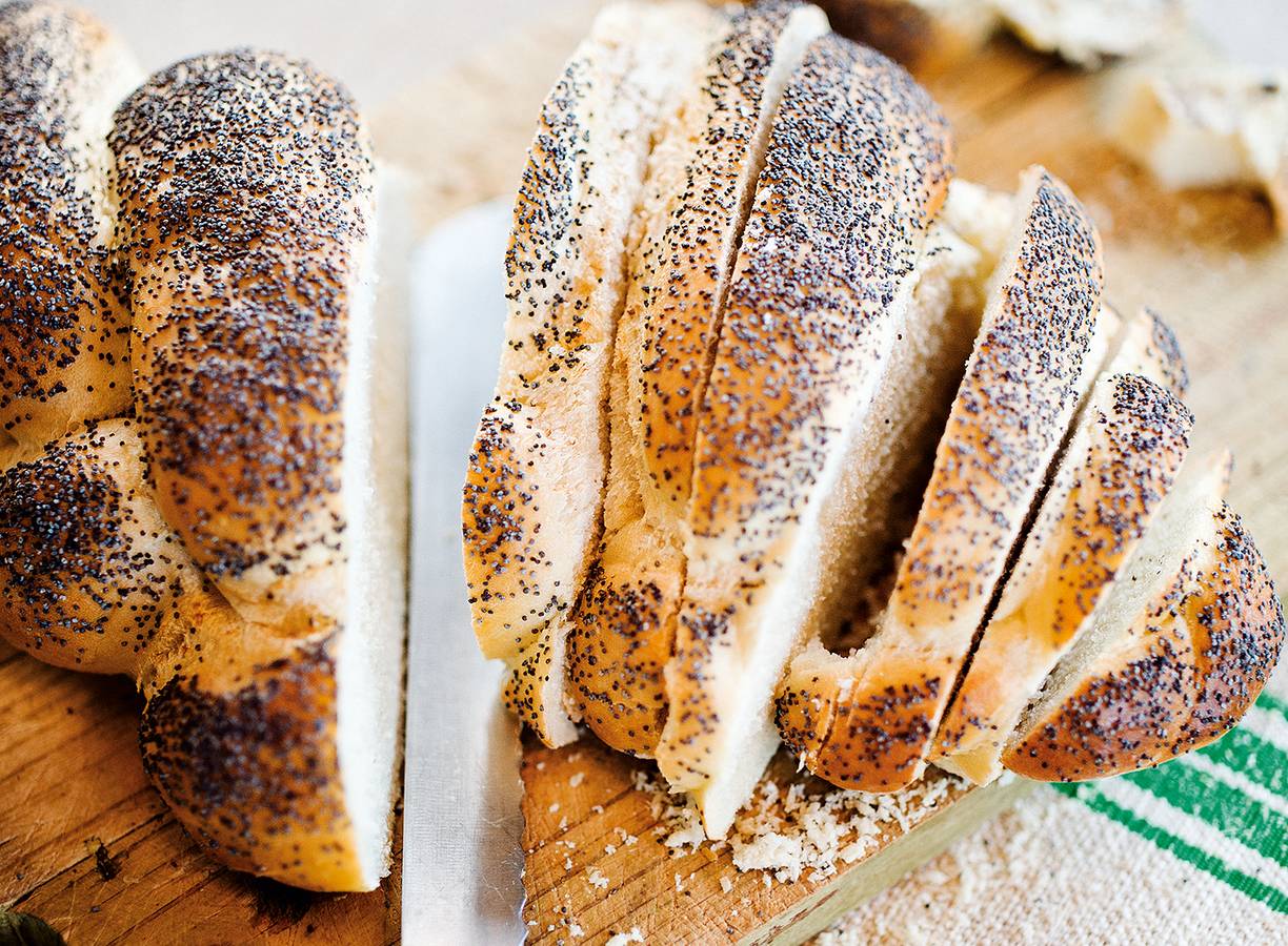 Vlechtbrood met maanzaad