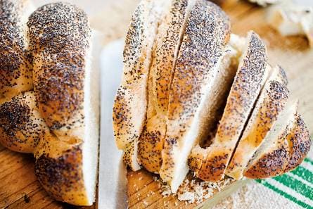 Vlechtbrood met maanzaad