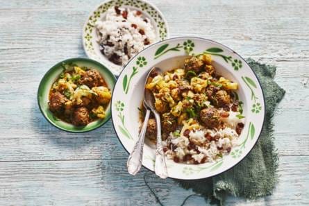 Curry van linzen-runderballetjes met rijst