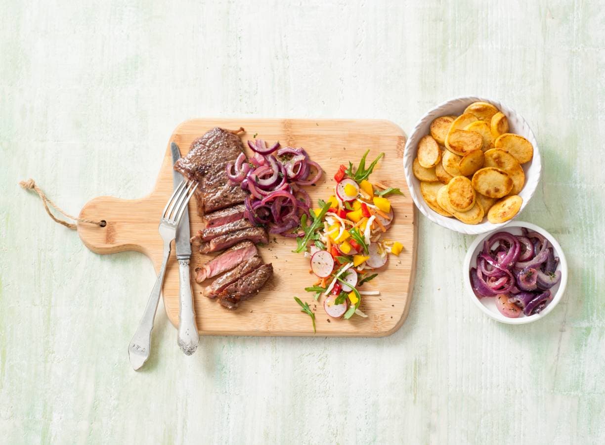 Entrecote met gekaramelliseerde ui en tijm