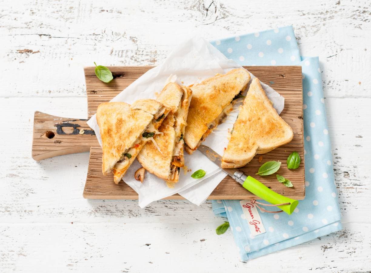 Tosti pikante sandwichspread, champignons en kaas