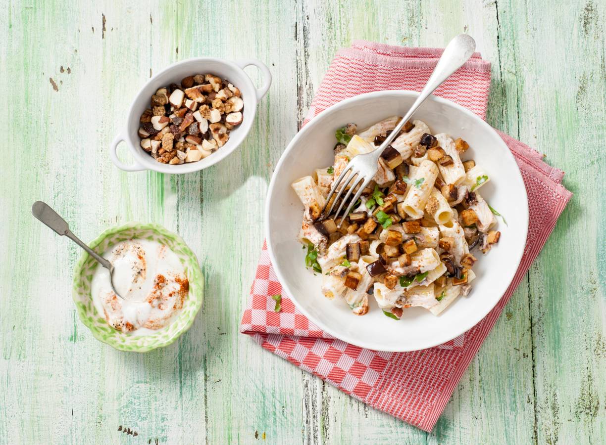 Pastasalade met yoghurt, baharat & aubergine