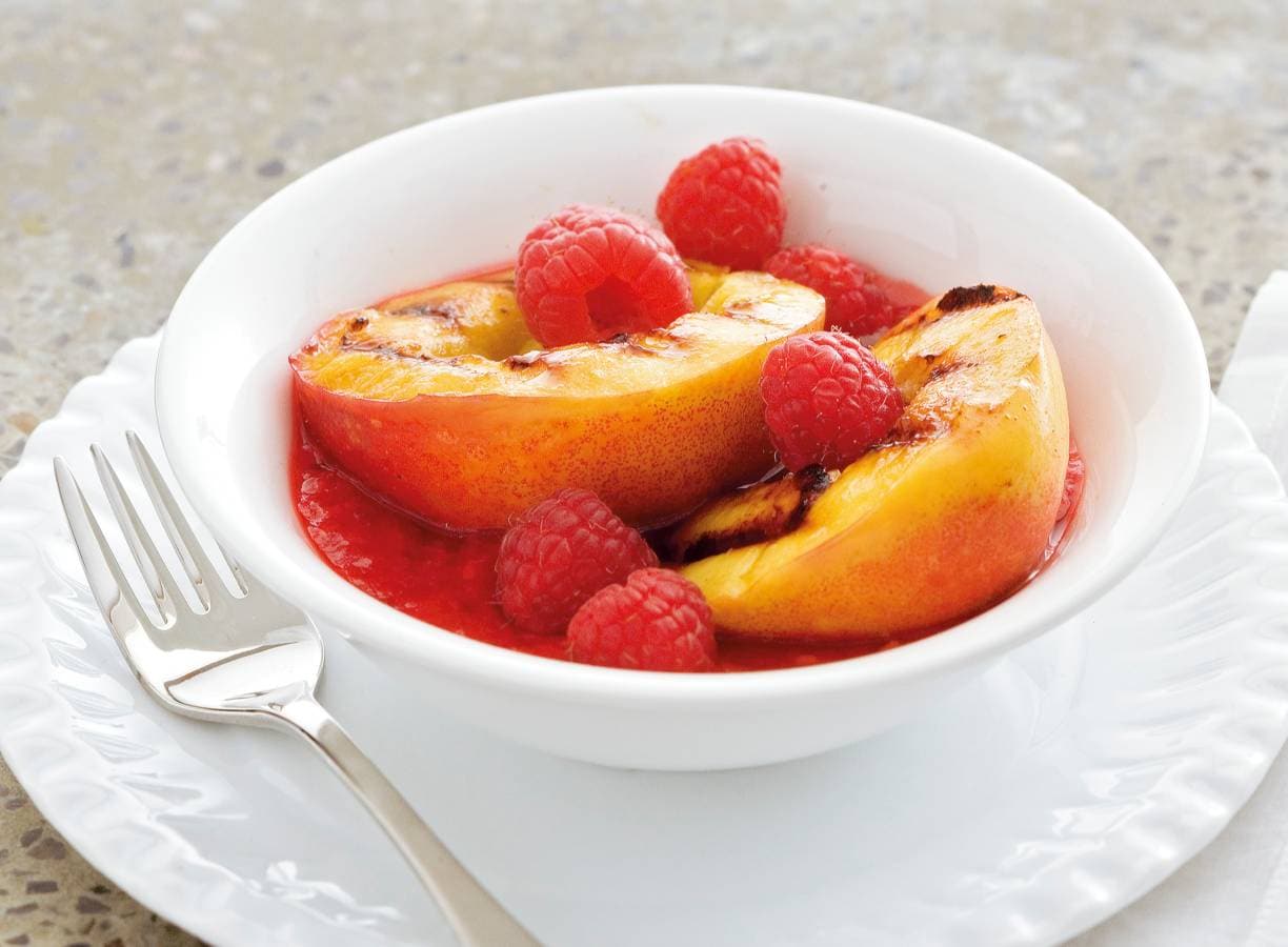 Gegrilde nectarine met frambozen