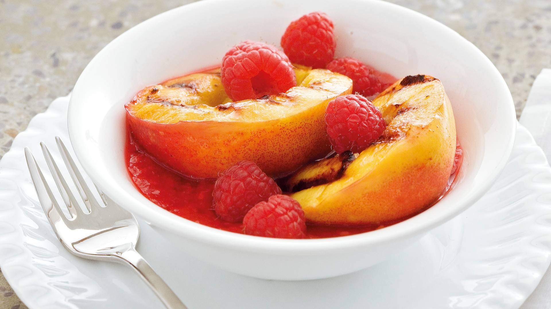 Gegrilde nectarine met frambozen recept Allerhande Albert Heijn België