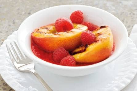 Gegrilde nectarine met frambozen