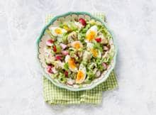 Fris en pittig samen in één salade.