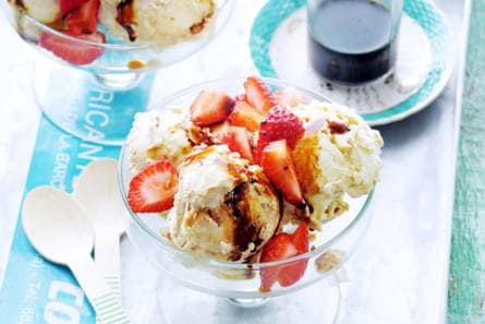 Balsamico-vanilleijs met aardbeien