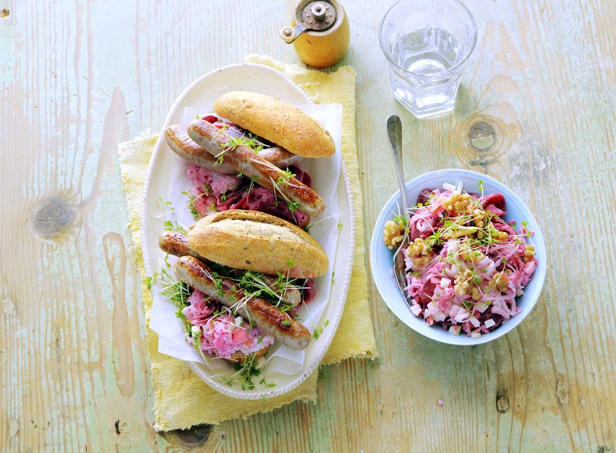 Broodje worst met zuurkoolsalade