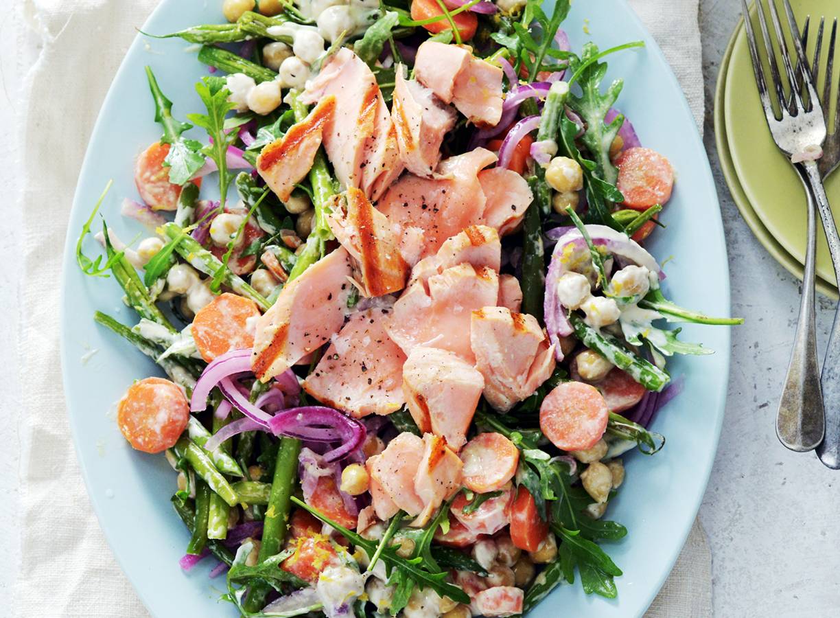 Kikkererwtensalade met zalm