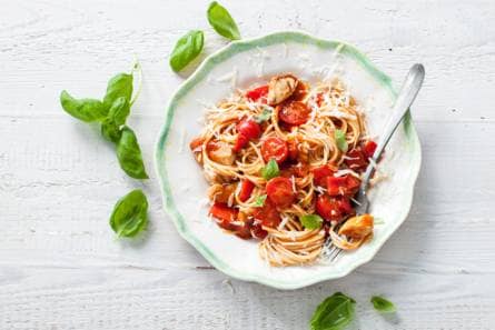Spaghetti met kip, tomaat en paprika