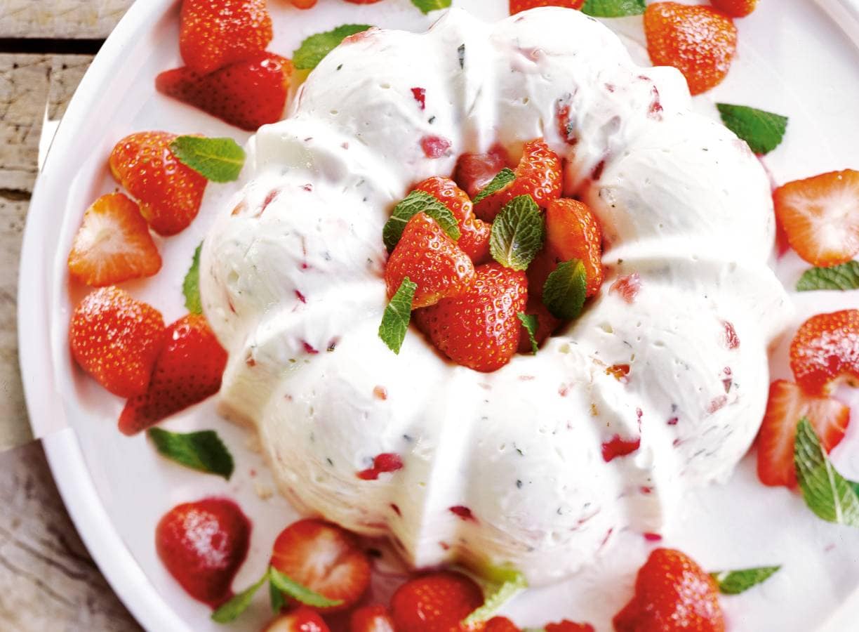 Karnemelkpudding met aardbeien