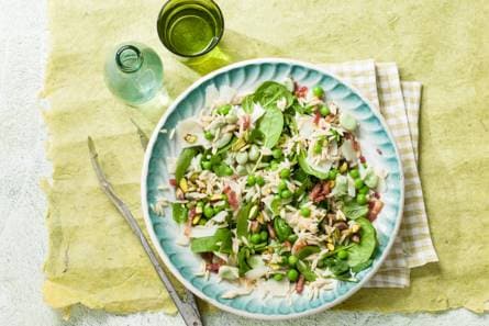 Orzosalade met erwten, spinazie & spek