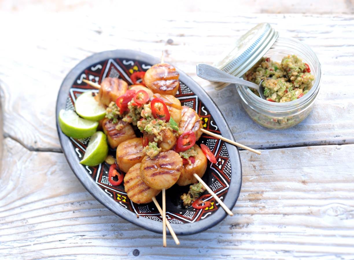 Gegrilde coquillespiesen met Thaise komkommerdip