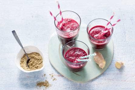 Sportsmoothie met henneppoeder, gember en bietensap