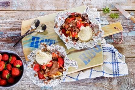 Luikse wafel met aardbeien en chocolade