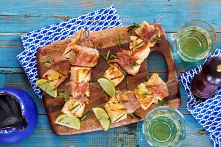 Zalmspies met Parmaham en rozemarijn