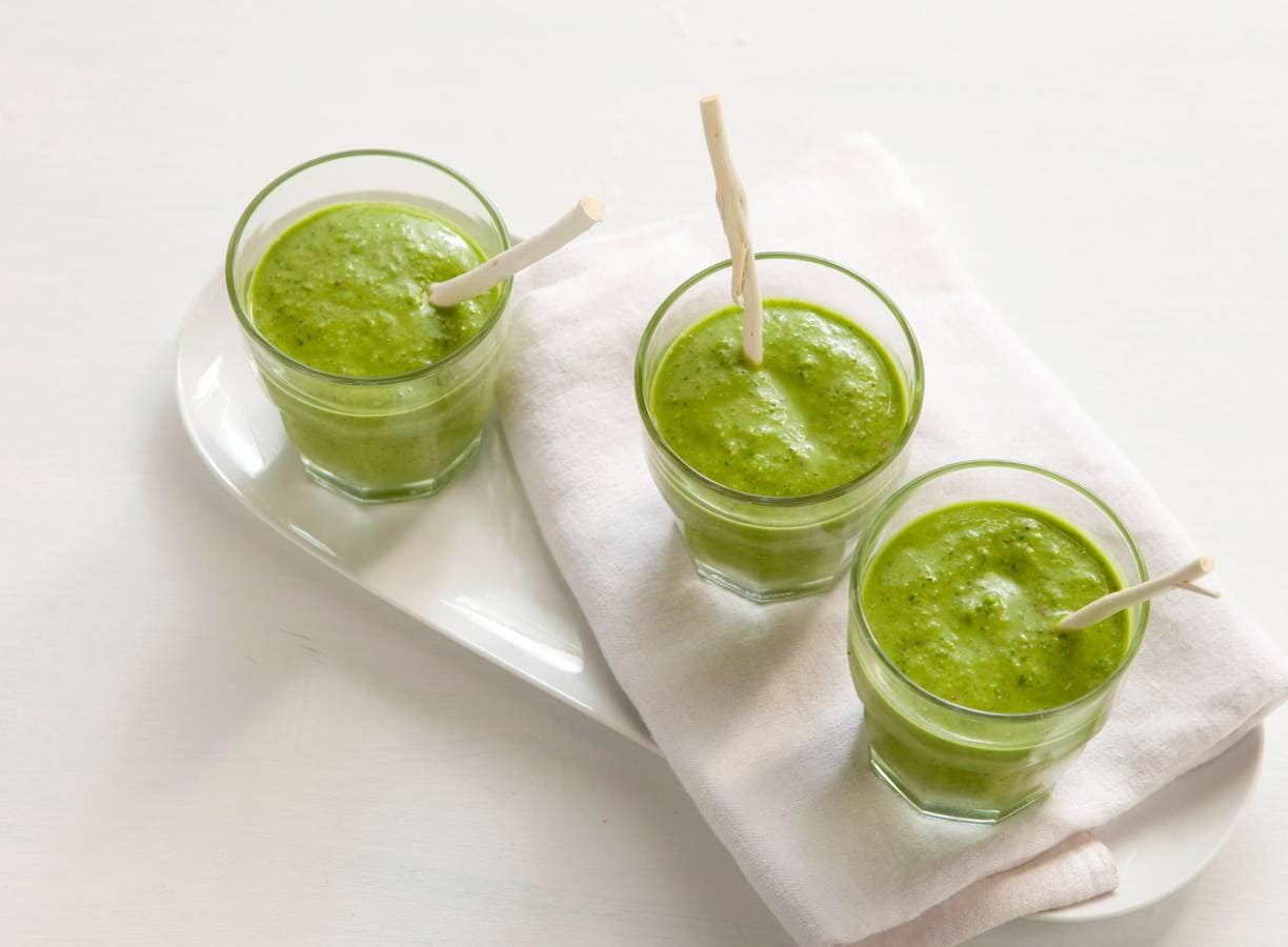 Groene smoothie met avocado en chiazaad