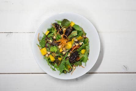 Merel en Tessa's mango-dadelsalade