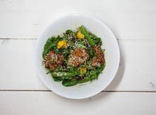 Dertig bloggers deelden hun favoriete saladerecept, zodat jij die thuis ook gemakkelijk kunt maken. Proef de Japanse zalmsalade van Culy.