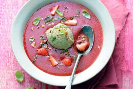 Aardbeiensoepje met sojayoghurtijs
