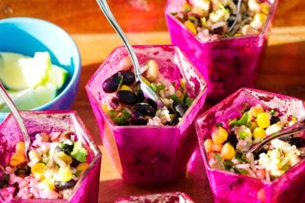 Rijst-bonensalade met mais en kruiden