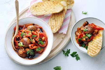 Spaanse gehaktballetjes met paprika en brood