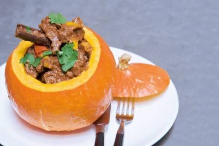Gevulde pompoen met stoofvlees