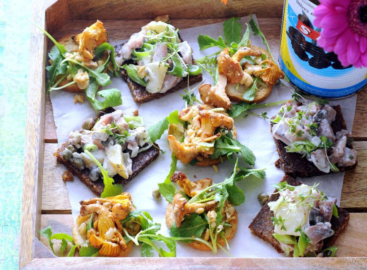 Bruschette met cantharellen en rucola