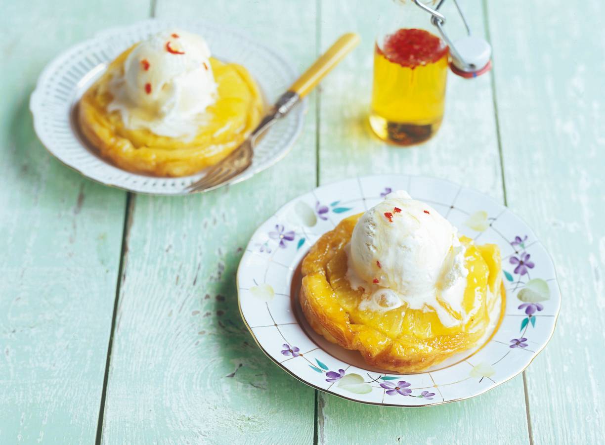 Tarte tatin met ananas en chilisiroop