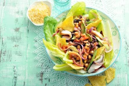 Bonensalade met kip en avocado