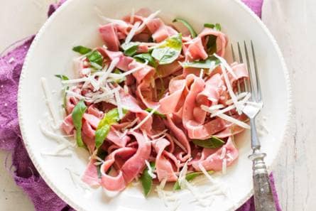 Bietentagliatelle met basilicum