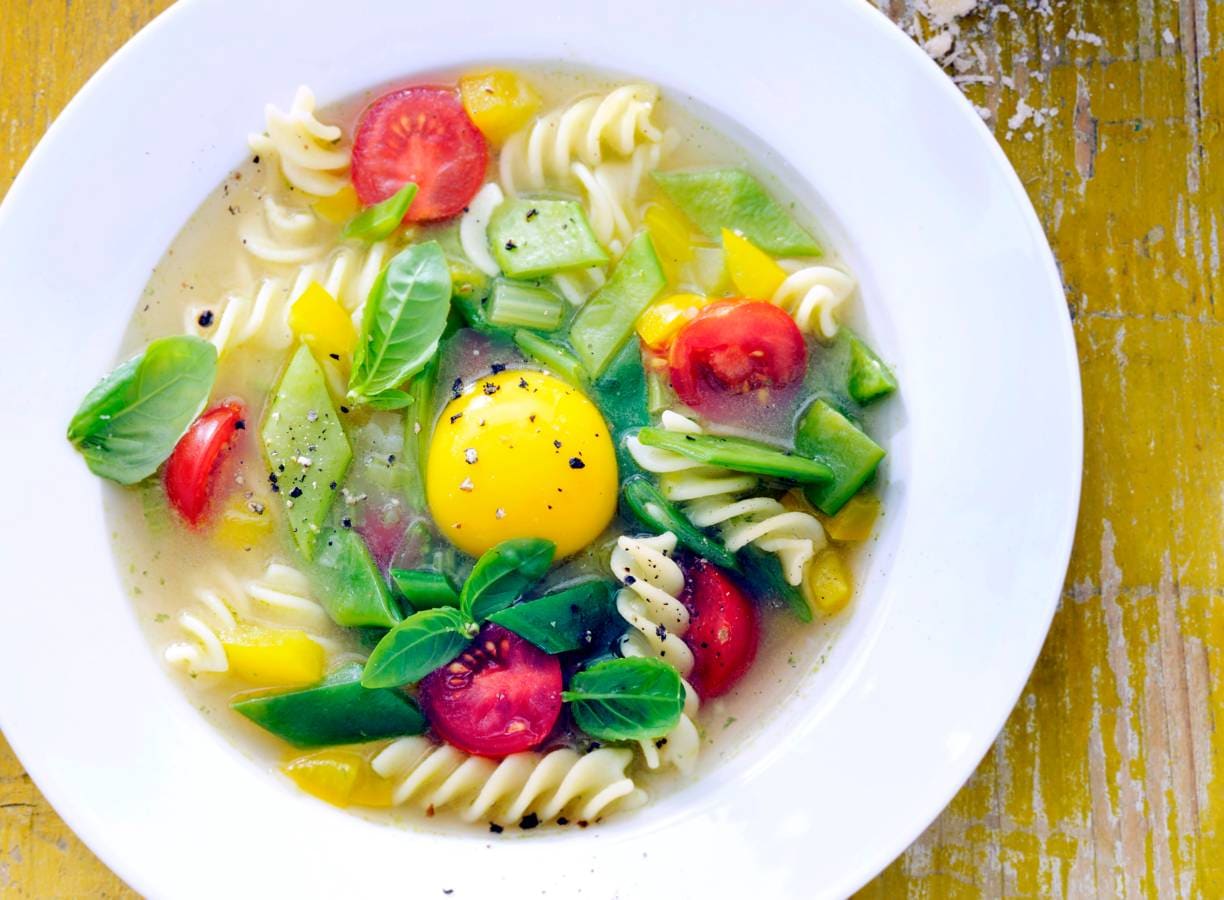 Glutenvrije minestrone met ei en groenten