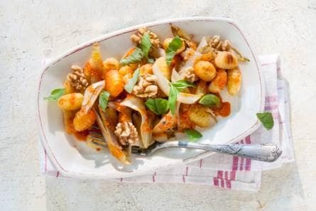 Gnocchi met walnoten, witlof & basilicum