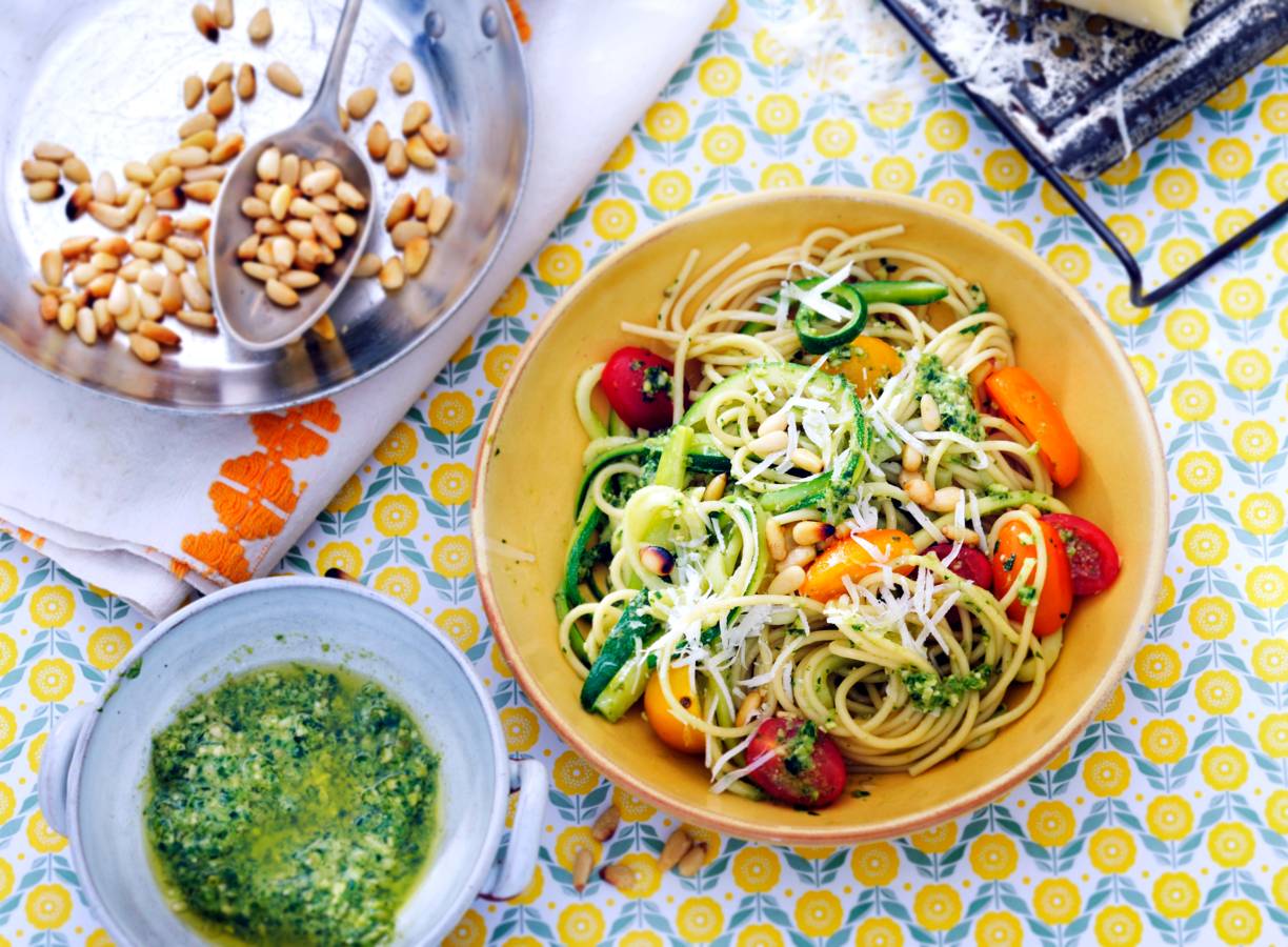 Kamutspaghetti met pecorino en pesto