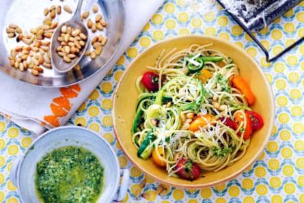 Kamutspaghetti met pecorino en pesto