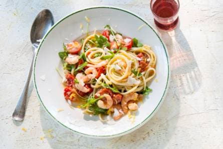 Linguine met garnalen, romaatjes & rucola