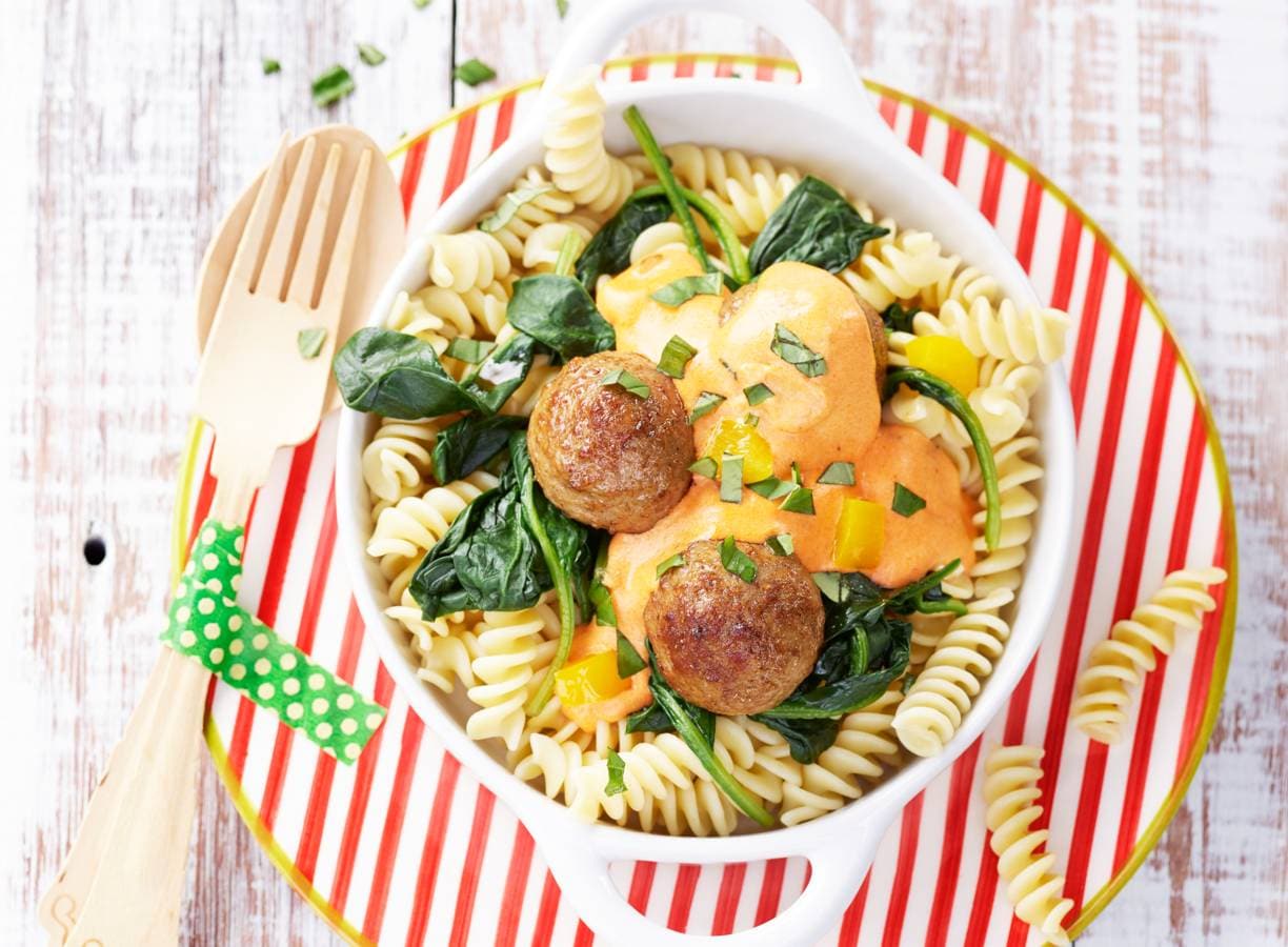 Pasta met gehaktballetjes in romige saus