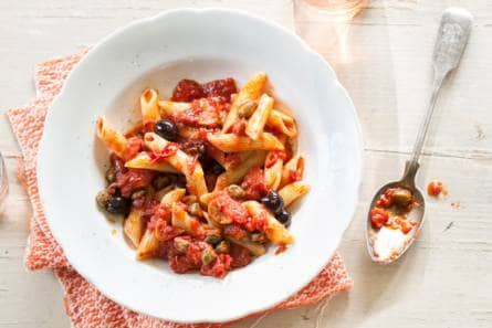 Penne met kappertjes en olijven