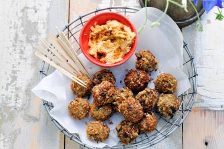 Aubergineballetjes met mascarponedip